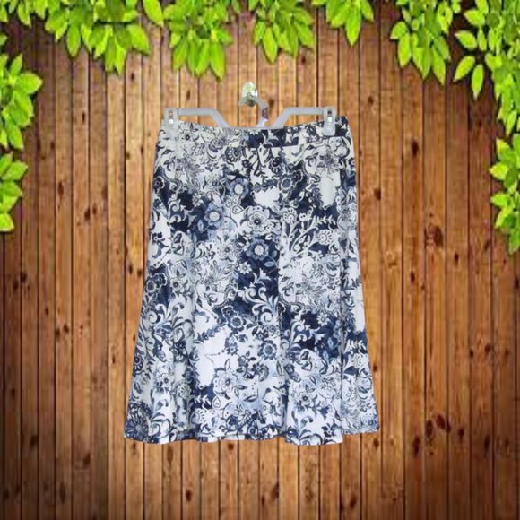 Cato womens skirt size L pull on wide elastic band white with blue floral prints - Picture 2 of 13